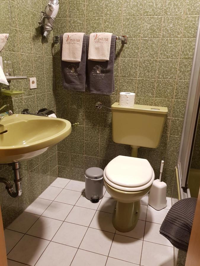 Gaestehaus Vinum Leiwen Exteriör bild